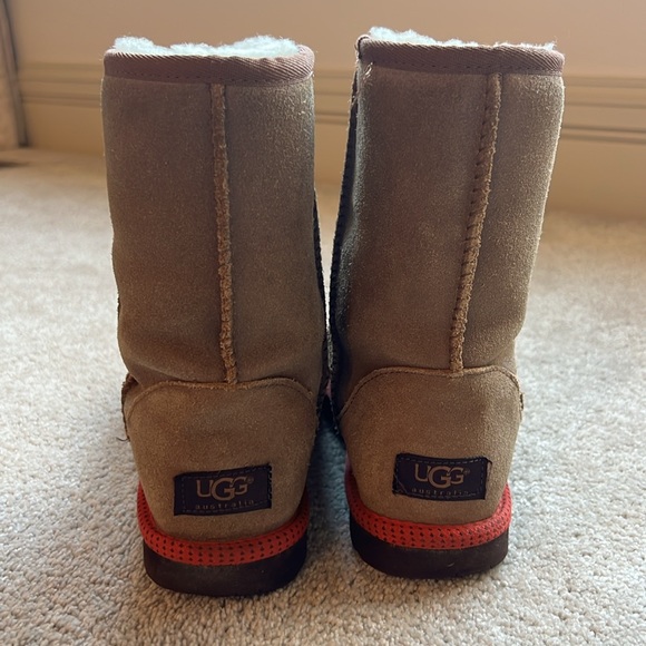 UGG RARE Classic Short US 7 with Red cable trim - Excellent Condition - Picture 6 of 16